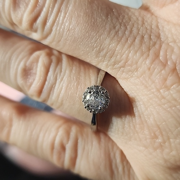 GIA Diamond Ring - Picture 6 of 7